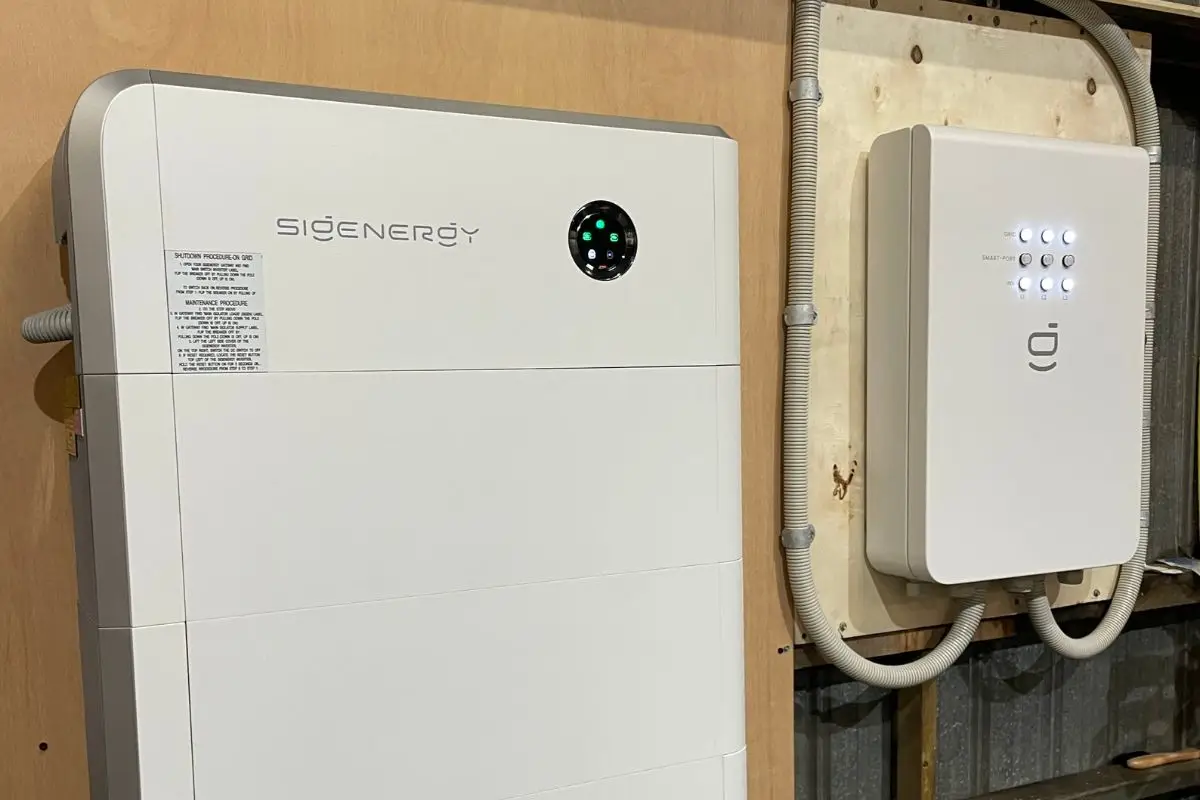 Battery storage comes to the fore as solar power generation reaches new highs across Australia